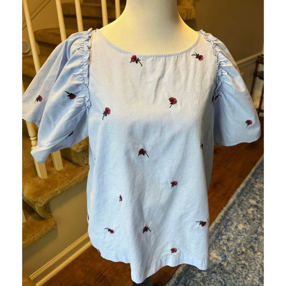 LOFT Blue Embroidered Rose Puff Sleeve Blouse Top Medium Short Sleeve Ruffle